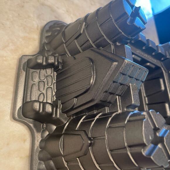 Nordic Ware sandcastle Bundt cake pan - Picture 7 of 12